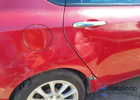 2013 Dodge Dart Limited z USA, uszkodzony, nr VIN 1C3CDFCAXDD330899